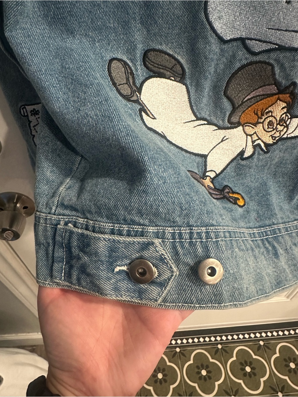Disney cakeworthy Peter Pan embroidered Neverland denim jacket medium - Picture 14 of 14